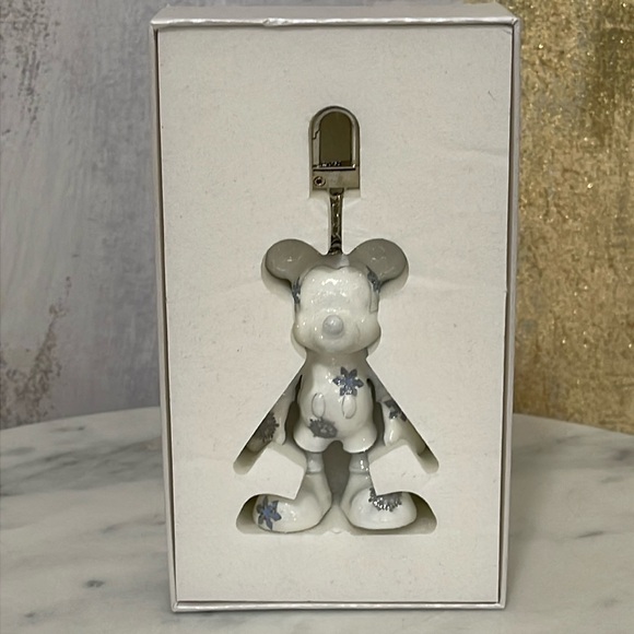 Disney x BAUBLEBAR - Mickey snow ❄️ Jewelry key change / bag Charm ❄️🎁🫶🏽💋💓 - Picture 3 of 9